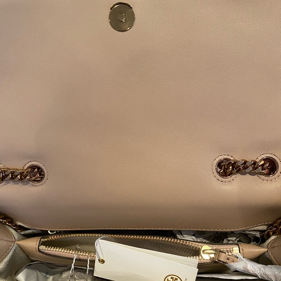 Sold Kira Chevron Leather Crossbody Bag - Picture 4 of 8